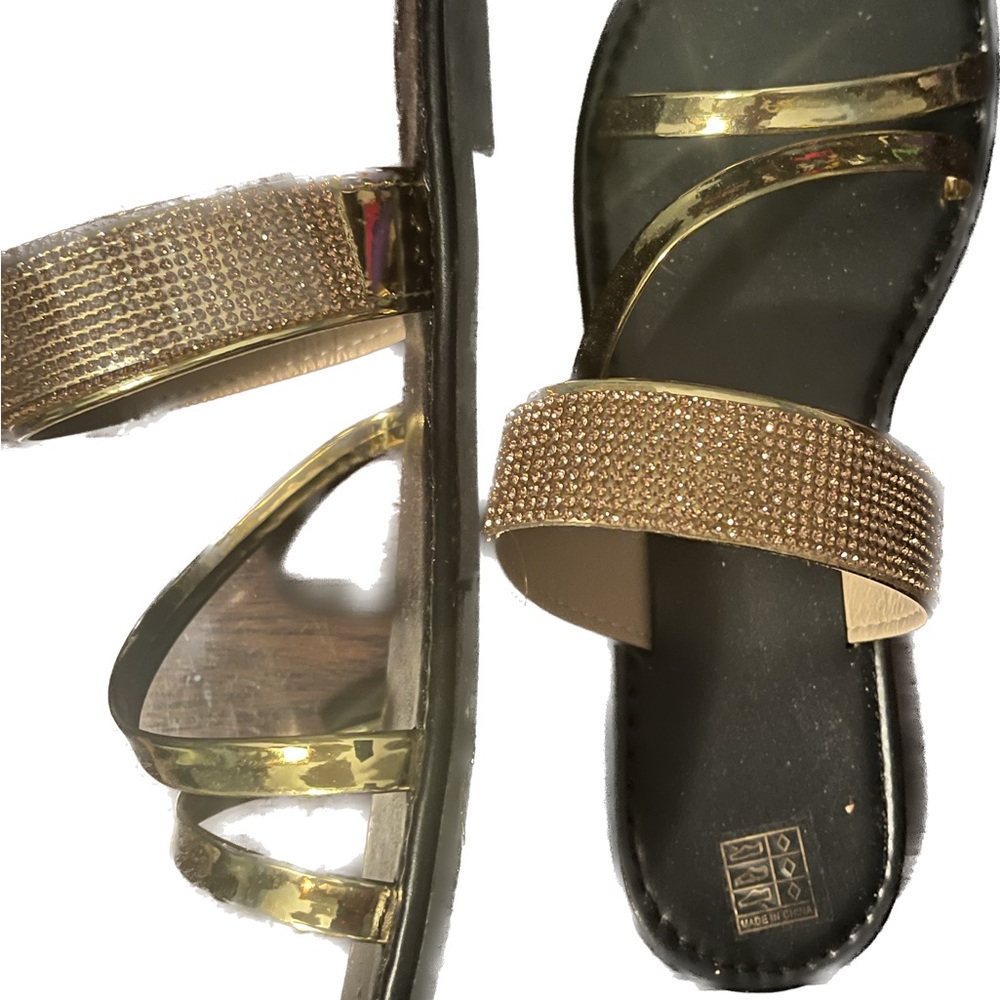 New w/out tags gold sandals.